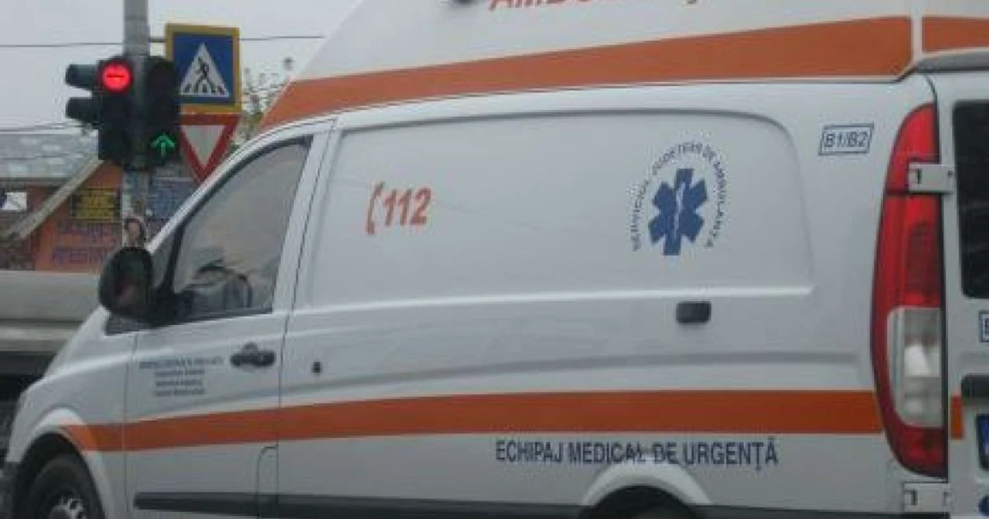 Copilul accidentat a fost dus de urgenţă la spital.