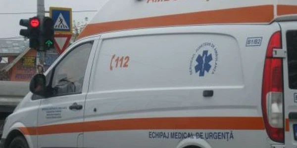Copilul accidentat a fost dus de urgenţă la spital.
