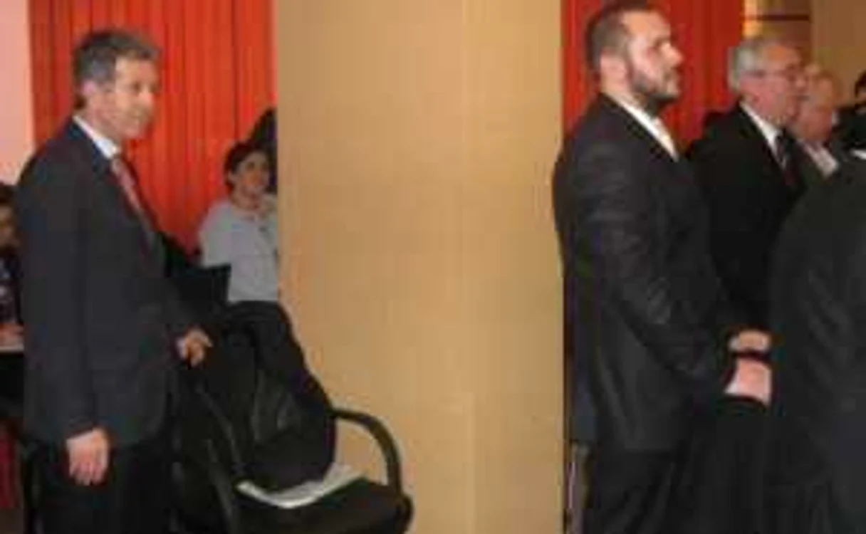 Dionisie Dumitrașcu (stânga) a fost protagonistul unor scene jenante la ședința de Consiliu Județean 
