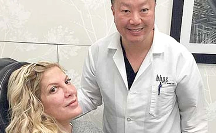 
    Şi-a ales deja silicoanele  pe care o să i le monteze  doctorul Chiu  