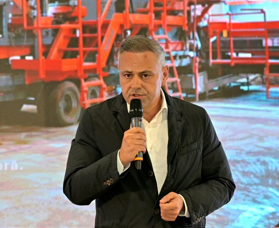 Florin Barbu îi linişteşte pe agricultori. FOTO: Facebook/MADR