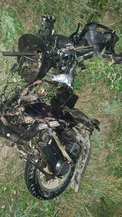 Motocicleta s-a rut în două FOTO A.I.