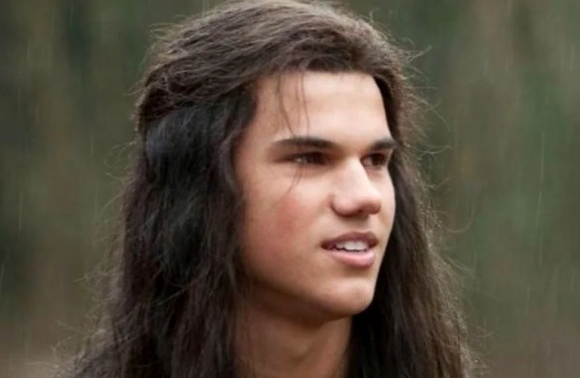 Taylor Lautner,
vârcolacul sexy din „Twilight“