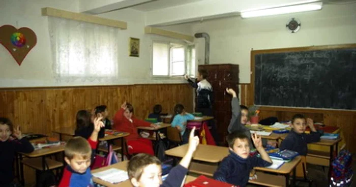 Sibiu: Cursuri în clase cu infiltraţii de apă la Şcoala Generală Nr. 13