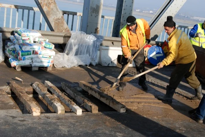 Lucrările de reparare a podului vor dura până la ora 17.00