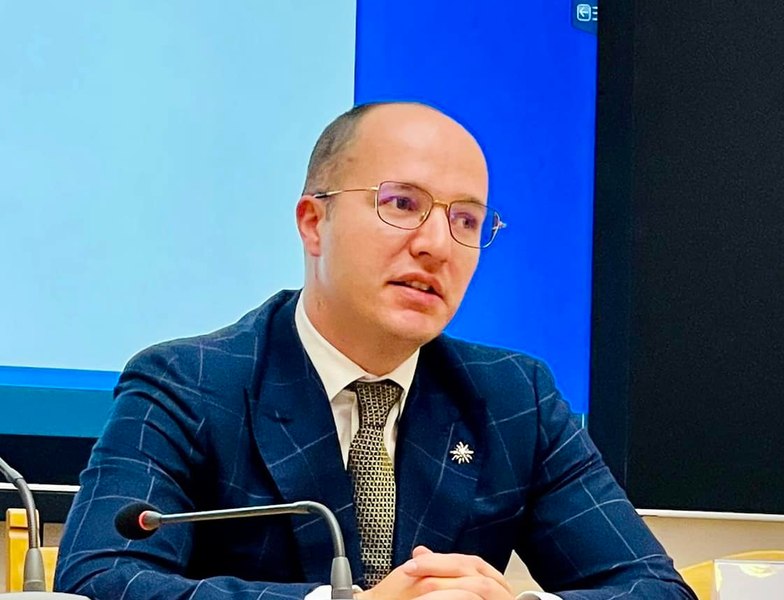 Încă o studentă denunță abuzurile lui Alexandru Toader, fiul lui Tudorel Toader. „Am perceput privirile sale ca fiind intruzive și nepotrivite”