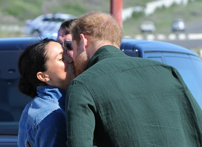 Prințul Harry și Meghan Markle au emoțioat pe toată lumea cu un sărut în văzul tuturorFoto: Getty