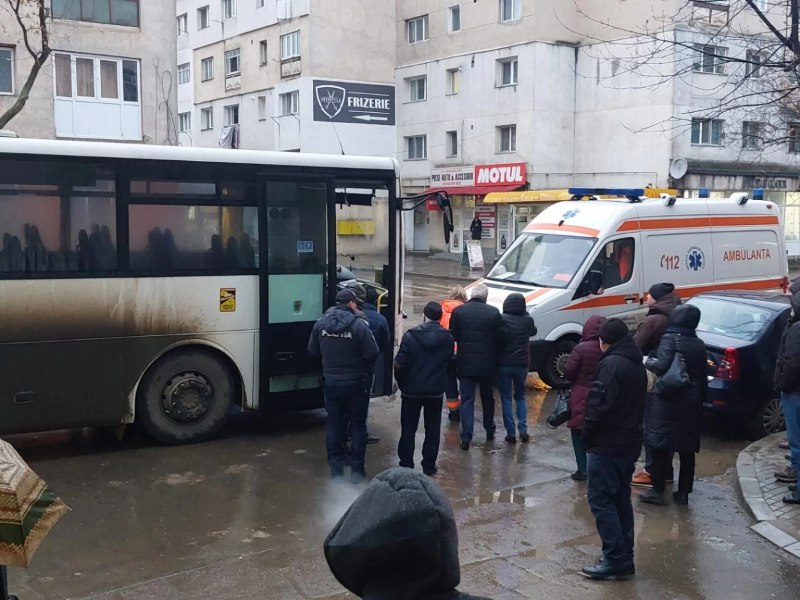 Momente de panică într-un autobuz din Bârlad. Șoferul a făcut infarct la volan, iar călătorii au oprit vehiculul  