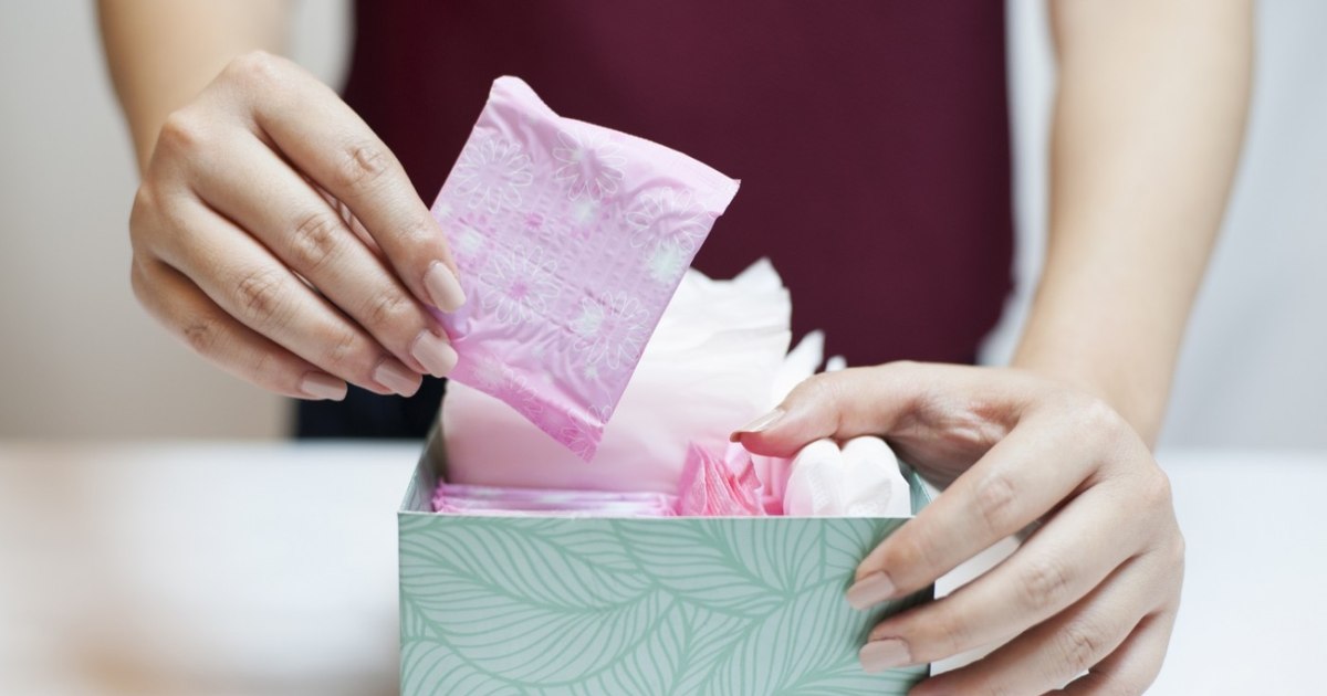 Când menstruația devine subiect de dezbatere publică. „La toaletă pot apărea situații de bullying sau vandalizare, iar controlul distribuției ar fi dificil”