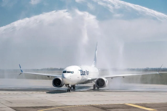 blue air 737-8 max