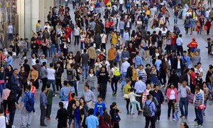 Populație China - oameni în Beijing FOTO Shutterstock 