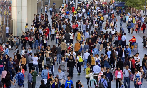 Populație China - oameni în Beijing FOTO Shutterstock 