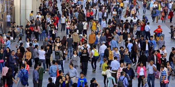 Populație China - oameni în Beijing FOTO Shutterstock 
