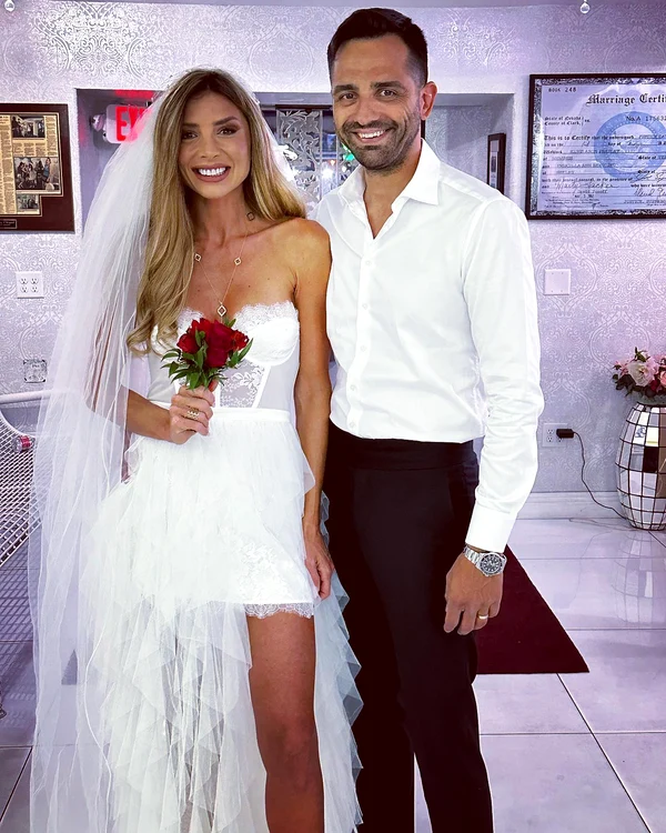 Ilinca Obădescu şi Mihai Gruia au avut parte şi de-a treia nuntă, în Las Vegas. FOTO: Instagram