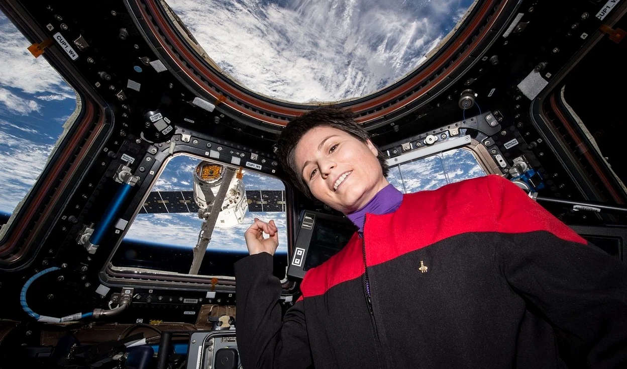 SpaceX va trimite în sfârșit turiști și astronauți străini în spațiu