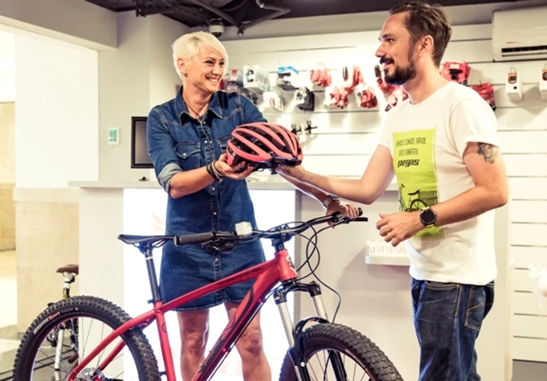 Handbalista a probat de asemenea rolele şi bicicleta Drumuri Grele Pro – un model recent lansat dedicat sportivilor şi traseelor dificile,Foto: Click!