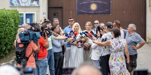 Elena Udrea face declarații de presă la eliberarea din Penitenciarul de Femei Târgșor, Prahova. FOTO Inquam Photos / Ovidiu Micsik
