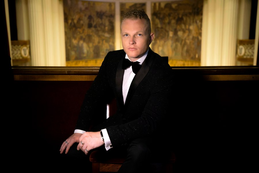 INTERVIU Ștefan von Korch, tenor: „După o perioadă de iluzii și deziluzii, mi-am dat seama că locul meu este pe scena Operei“