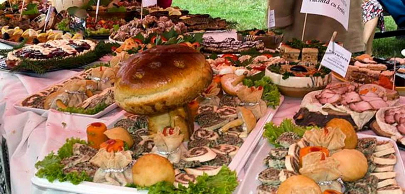 Turiştii sunt aşteptaţi cu delicioase bucate gătite din hribi. FOTO: bucovinacazare.ro