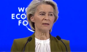 Ursula von der lyen  la Davos captura x comisia europeana png