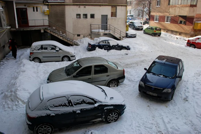 O parte dintre locatari au obţinut locuri de parcare în curtea blocurilor