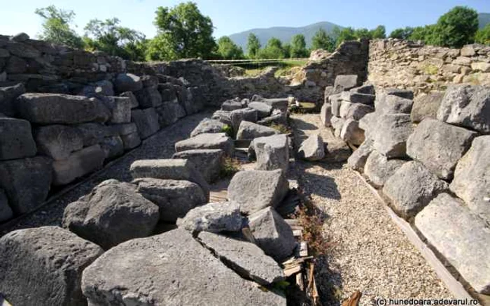 Săpăturile sistematice scot la iveală obiecte inedite. FOTO: Daniel Guţă. ADEVĂRUL.