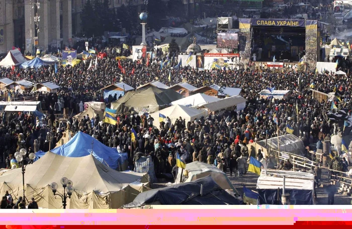 Proteste pro-europene în Piaţa Independenţei (Euromaidan) din centrul Kievului FOTO Reuters