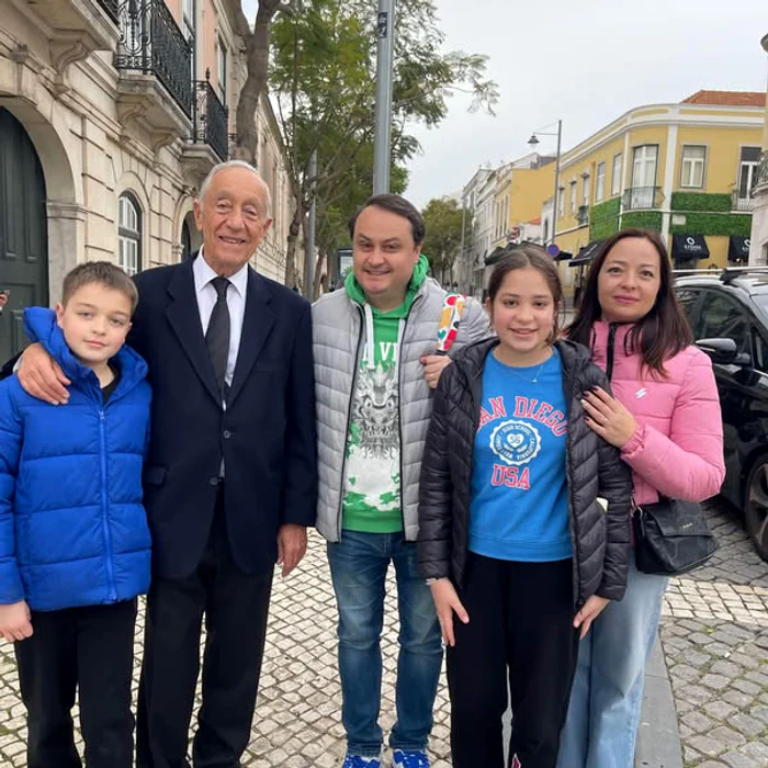 Președintele Portugalie alături de familia de români. FOTO Facebook Ovidiu Burdușa