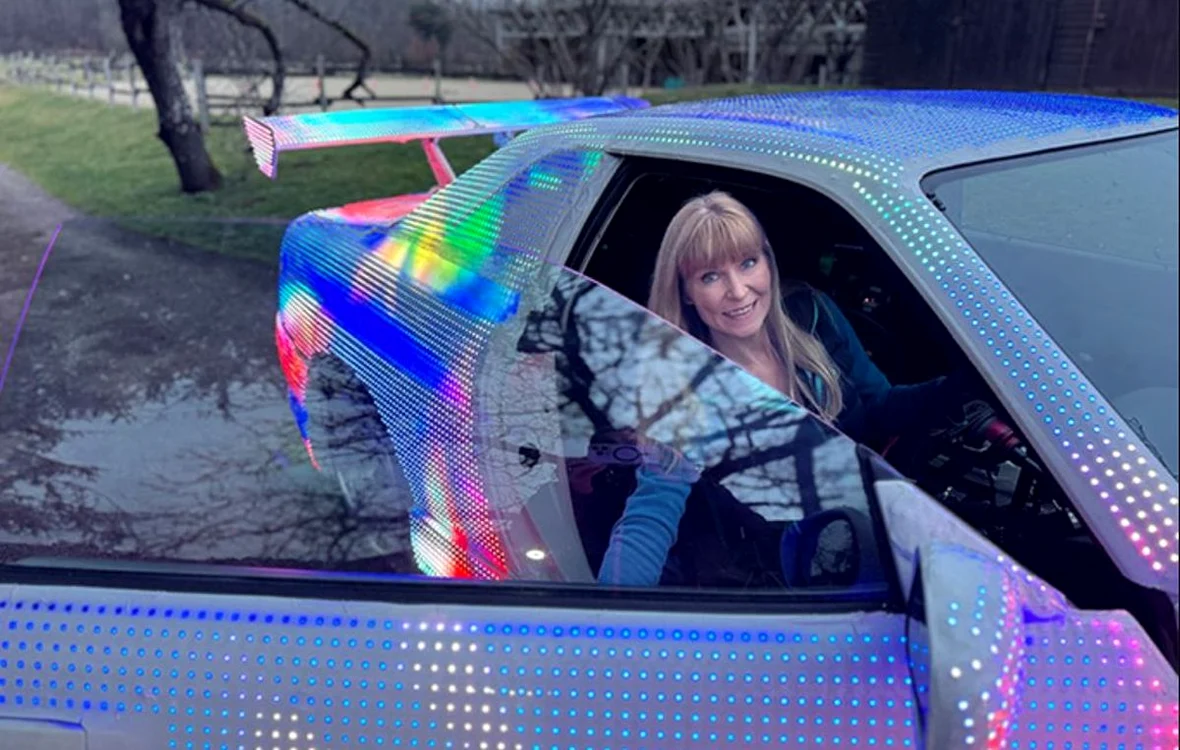 Alix Wilding este foarte mândră de mașina ei (Foto: Guinness World Records)
