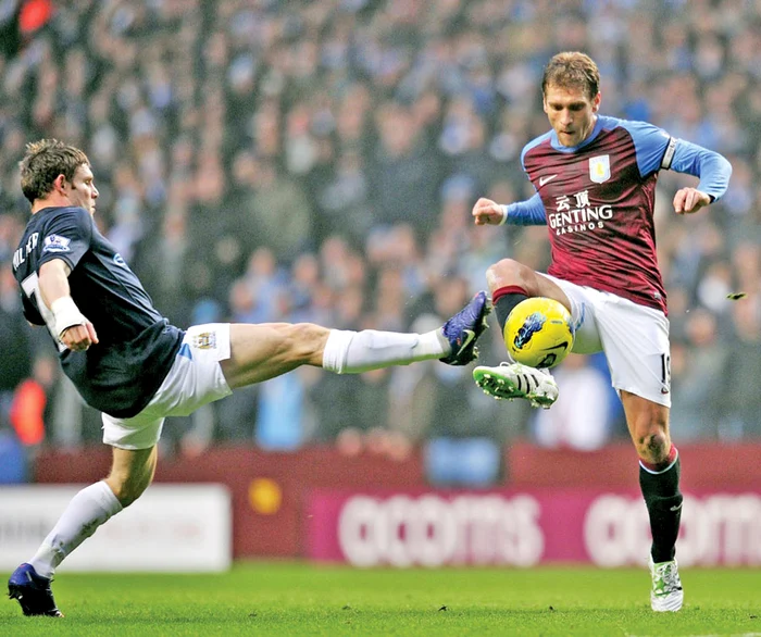 Petrov a evoluat din 2006 la Aston Villa. El are 105 selecţii la naţionala Bulgariei (FOTO: Reuters)