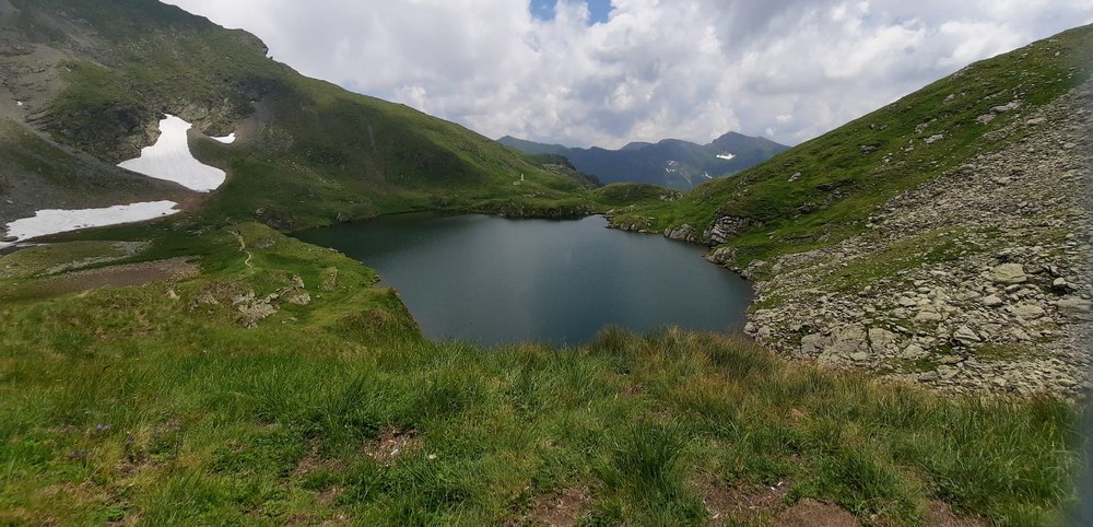 Cum arată lacul Capra, comoara din Munții Făgăraș. Este unul dintre cele mai frumoase lacuri glaciare din țară VIDEO