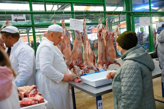 Carne de miel în pieţele din Constanţa foto: RAEDPP