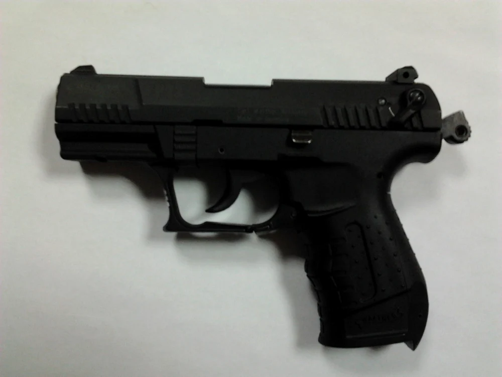 Un pistol cu bile da cauciuc poate fi cumpărat cu 700 de lei