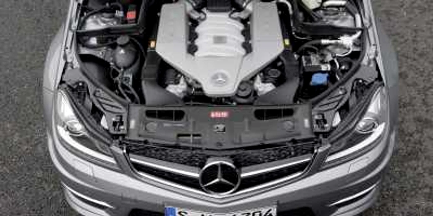 Actualul C63 AMG beneficiază de un V8 aspirat de 6.200 centimetri cubi
