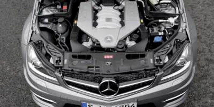 Actualul C63 AMG beneficiază de un V8 aspirat de 6.200 centimetri cubi