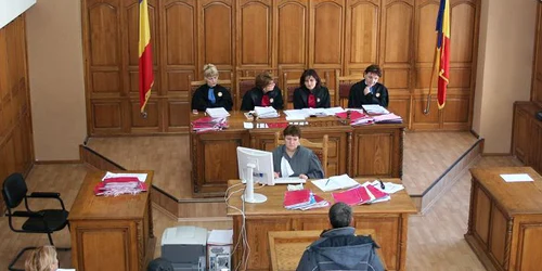 Botoşănenii care nu-şi permit să plătească un avocat primesc asistenţă juridică din oficiu