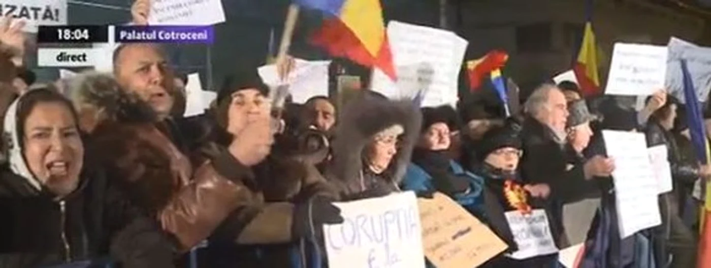 
    Mii de oameni și în fața Palatului CotroceniFoto: captură DIGI24  