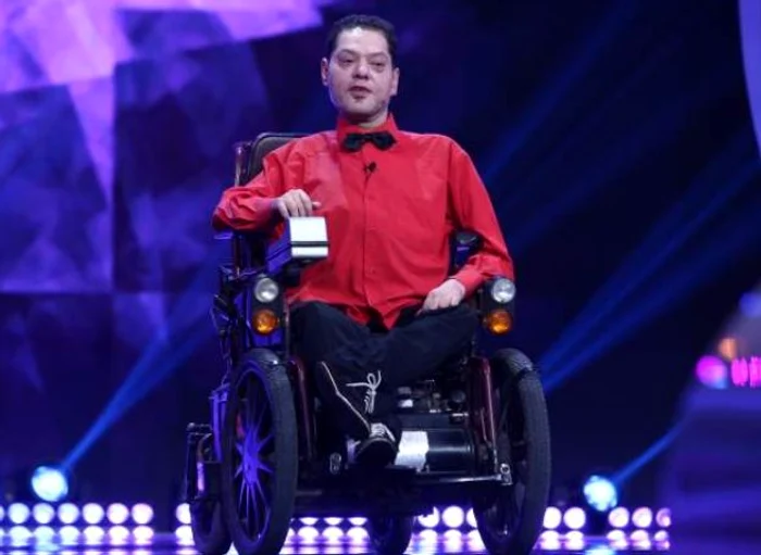 Un concurent în scaun cu rotile a creat un moment inedit de autoironie pe scena iUmorFoto: Antena 1