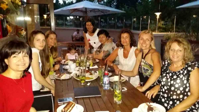 Violeta, soţia lui Marcel Pavel, şi-a chemat prietenele în Herăstrău la aniversare