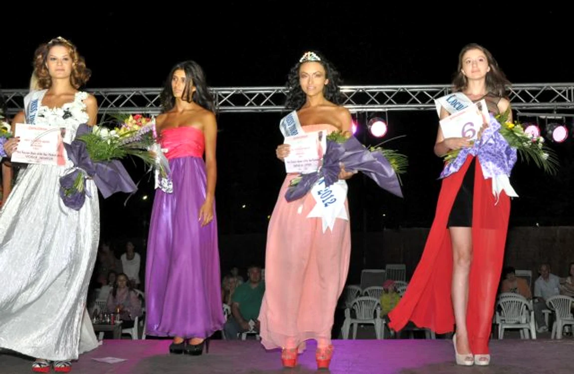 Andreea Chiper a câştigat „Miss Tourism Queen of the Year Romania 2012”