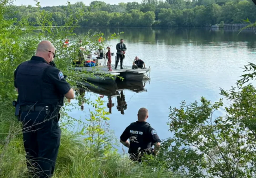Mașina a stat șase decenii sub apă FOTO: Poliția Minnesota
