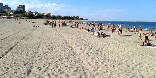 Plaja litoral nisip Marea Neagră turişti Constanţa Foto Sînziana Ionescu