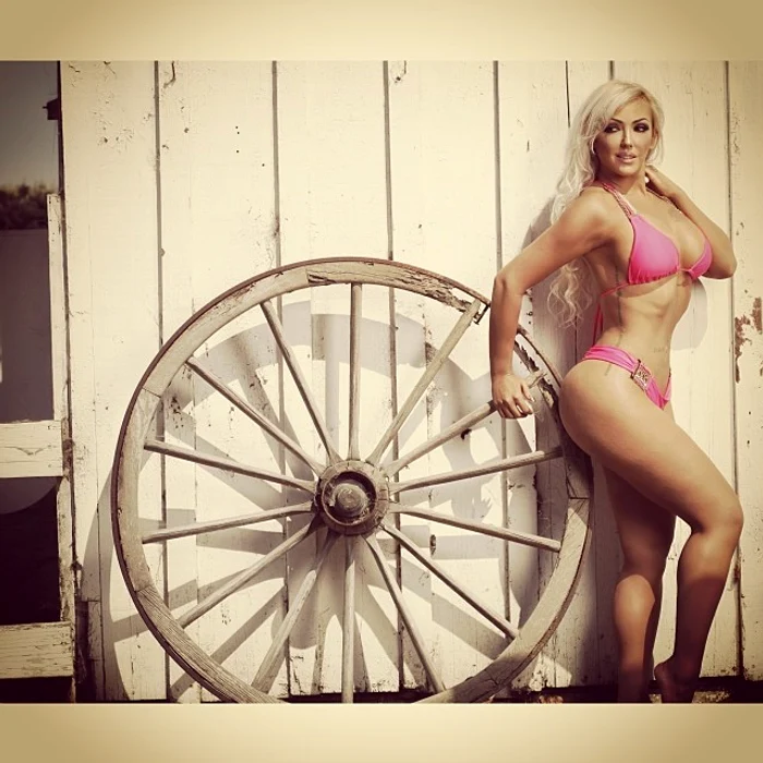 Alexandra Harra (Instagram)