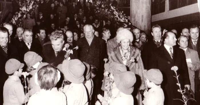 Decembrie 1979. Inaugurarea oficială a metroului din Bucureşti. FOTO Comunismul în România / Muzeul Naţional de Istorie
