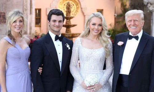 Tiffany Trump alături de soț și de părinții ei jpg