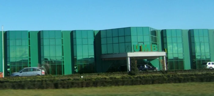 Evenimentul s-a întâmplat în faţa sediului UMB, de la limita cu municipiul Adjud