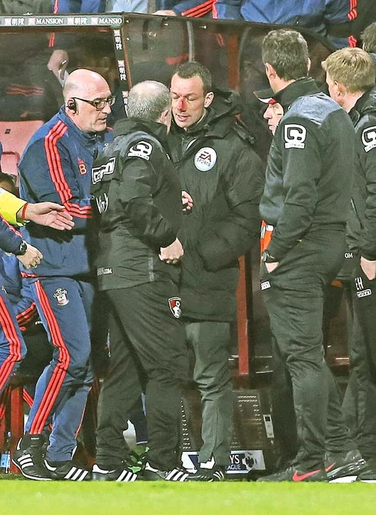 
    O’Neil şi Brady arată  ca după un meci de K1:  unul e plin de sânge,  iar celălalt nu mai are  doi dinţiFoto: Gettyimages  