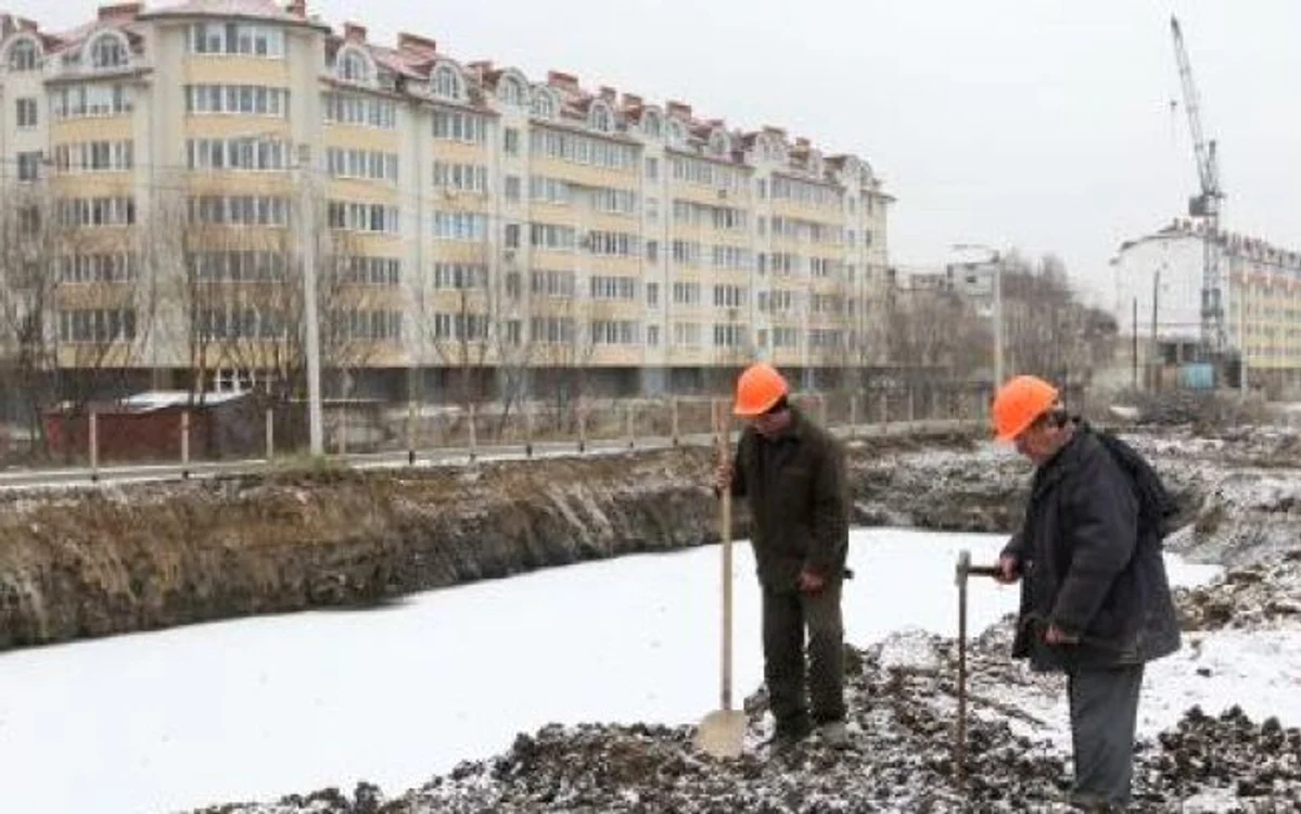 La "Prima Casă" a fost săpată doar temelia
