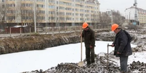 La "Prima Casă" a fost săpată doar temelia