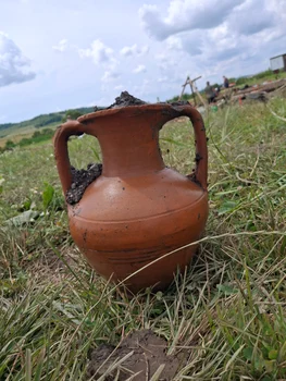 Descoperiri arheologice în fântâna castrului roman de la Călugăreni (© Muzeul Județean Mureș)